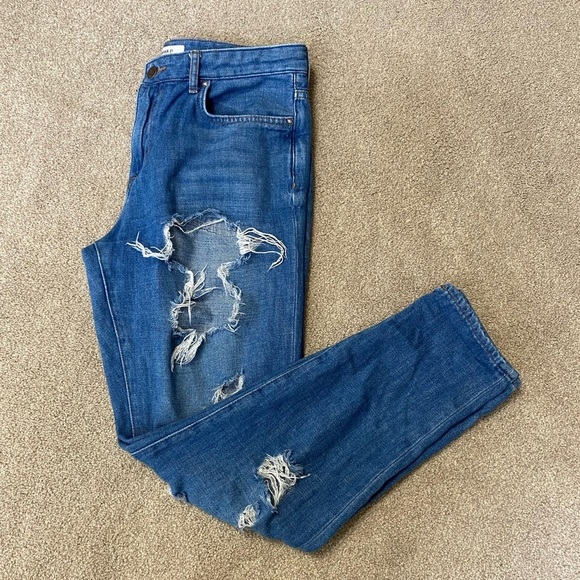 Forever 21 Medium Wash Distressed Boyfriend Jeans Size 27 - Picture 1 of 4